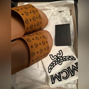Brand New “Men”MCM slides in Cognac 42 9US